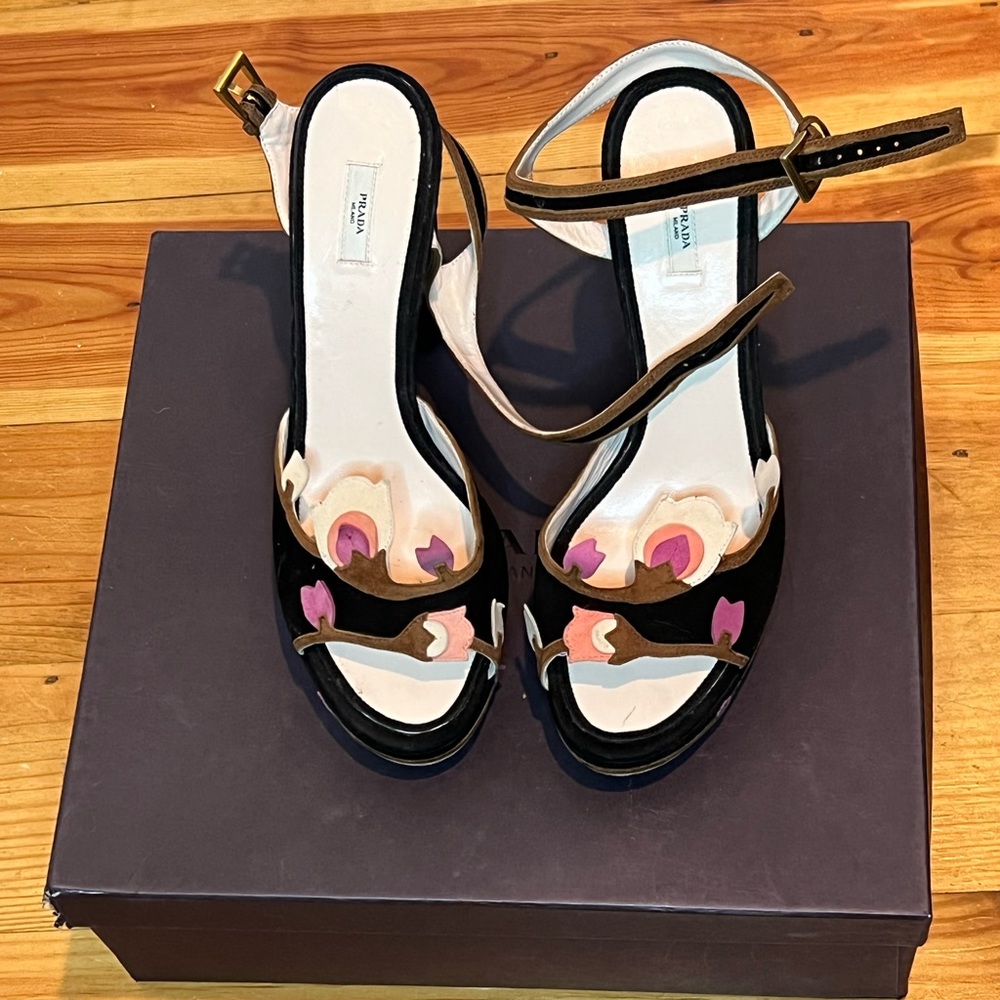 Prada suede platform sandals with floral appliqué RARE size 41 camoscio glamou